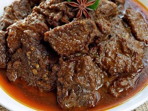 From Ramsay to Bourdain: How Indonesias Rendang Won Over TVs Top Chefs