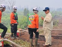Presiden Prabowo Subianto tinjau lokasi kebakaran htan di Kalimantan Barat, Sabtu (22/8/2026). (Dok. BPMI Setpres)