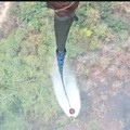 Upaya pemadaman karhula dengan helikopter water bombing di Kabupaten Sambas, Kalimantan Barat, Jumat (21/8). (Dok. BNPB)