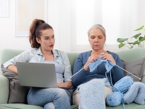 7 Hal Sepele Bagi Gen Z yang Malah Bikin Gen X dan Boomer Lelah Mental