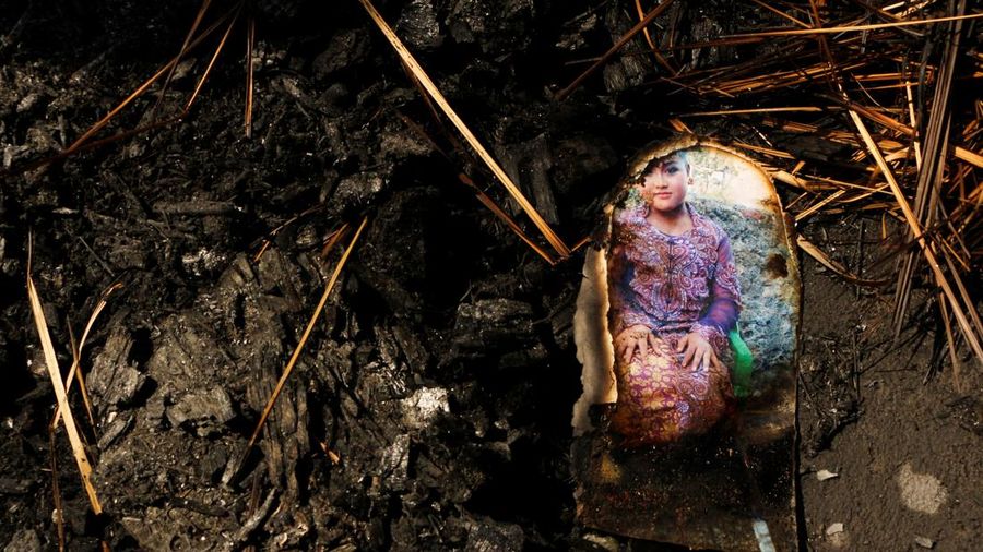 Dampak kebakaran di Sade, sebuah desa tradisional Sasak nan dilanda kebakaran pada malam hari di Lombok, Provinsi Nusa Tenggara Barat (NTB), Minggu (23/8/2026). (REUTERS/Stringer)