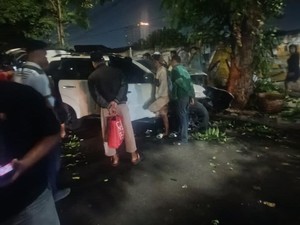 Pajero Tabrak Pohon Depan Stasiun Poncol Semarang, Sopir Tewas