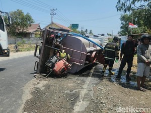 Mobil Damkar di Polman Oleng hingga Terguling saat ke Lokasi Kebakaran