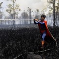 'Superman' Turun Gunung Padamkan Api Kebakaran Hutan di Kalimantan