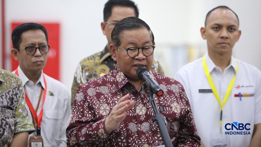 Gubernur DKI Jakarta, Pramono Anung saat meninjau Stasiun LRT Jakarta Manggarai di Jakarta, Senin (24/8/2026). (CNBC Indonesia/Faisal Rahman)