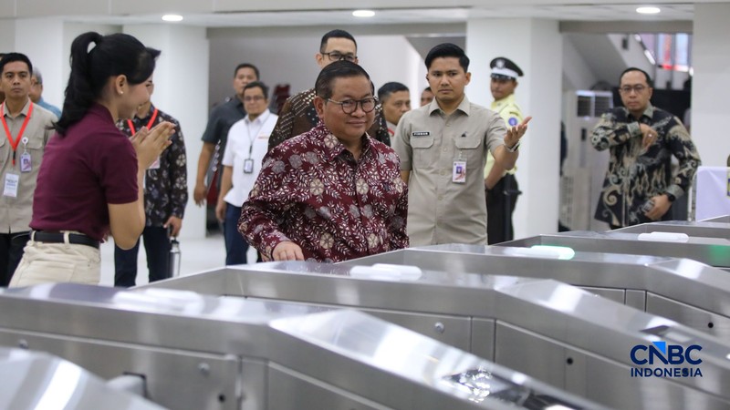 Suasana jelang beroperasinya Stasiun LRT Jakarta Manggarai, di Jakarta Senin (24/8/2026). (CNBC Indonesia/Faisal Rahman)