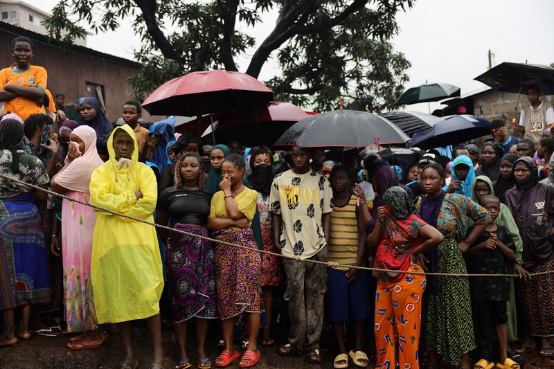 Longsor terjadi di Tempat Pembuangan Akhir (TPA) di Conakry, Guinea, menewaskan 30 orang, Minggu (23/8/2026). (REUTERS/Souleymane Camara)