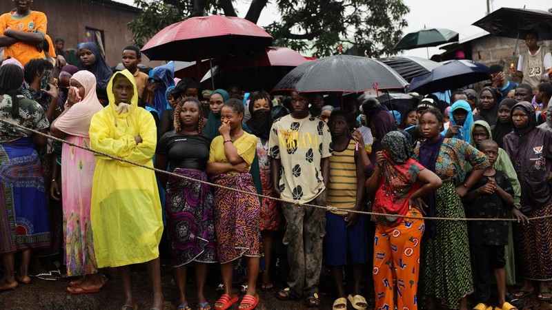 Longsor terjadi di Tempat Pembuangan Akhir (TPA) di Conakry, Guinea, menewaskan 30 orang, Minggu (23/8/2026). (REUTERS/Souleymane Camara)