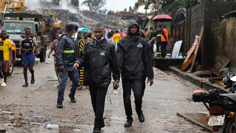 Longsor terjadi di Tempat Pembuangan Akhir (TPA) di Conakry, Guinea, menewaskan 30 orang, Minggu (23/8/2026). (REUTERS/Souleymane Camara)