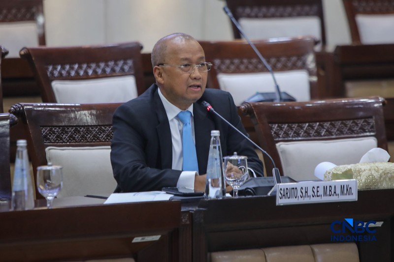 M Sarjito saat menjalani Uji Kelayakan atau Fit and Proper Test sebagai Kepala Eksekutif Pengawas Bursa Mineral dan Komoditas Strategis sekaligus Anggota Dewan Komisioner Otoritas Jasa Keuangan (OJK) di Gedung DPR/MPR RI, Jakarta, Senin (24/8/2026). (CNBC Indonesia/Faisal Rahman)