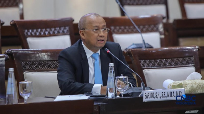 M Sarjito saat menjalani Uji Kelayakan atau Fit and Proper Test sebagai Kepala Eksekutif Pengawas Bursa Mineral dan Komoditas Strategis sekaligus Anggota Dewan Komisioner Otoritas Jasa Keuangan (OJK) di Gedung DPR/MPR RI, Jakarta, Senin (24/8/2026).