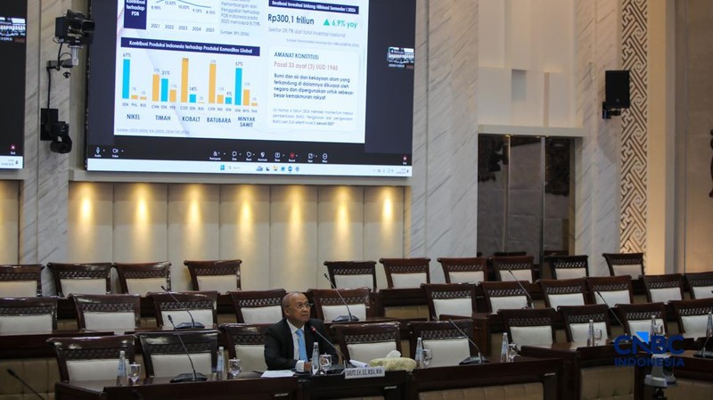 M Sarjito saat menjalani Uji Kelayakan atau Fit and Proper Test sebagai Kepala Eksekutif Pengawas Bursa Mineral dan Komoditas Strategis sekaligus Anggota Dewan Komisioner Otoritas Jasa Keuangan (OJK) di Gedung DPR/MPR RI, Jakarta, Senin (24/8/2026).