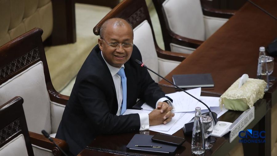 M Sarjito saat menjalani Uji Kelayakan atau Fit and Proper Test sebagai Kepala Eksekutif Pengawas Bursa Mineral dan Komoditas Strategis sekaligus Anggota Dewan Komisioner Otoritas Jasa Keuangan (OJK) di Gedung DPR/MPR RI, Jakarta, Senin (24/8/2026).