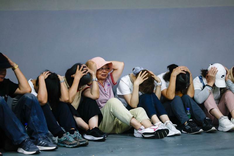 Militer Taiwan mengadakan latihan di Kabupaten Yilan untuk mensimulasikan pemblokiran Terowongan Hsuehshan dan mencegah pasukan Tiongkok menggunakannya untuk maju ke Taipei, sebagai bagian dari latihan tahunan Han Kuang. (REUTERS/Ann Wang)