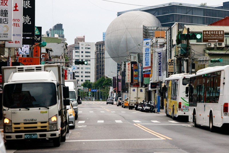 Militer Taiwan mengadakan latihan di Kabupaten Yilan untuk mensimulasikan pemblokiran Terowongan Hsuehshan dan mencegah pasukan Tiongkok menggunakannya untuk maju ke Taipei, sebagai bagian dari latihan tahunan Han Kuang. (REUTERS/Ann Wang)