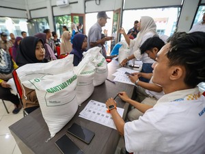 Pemkot Surabaya Bakal Coret Penerima Bansos Jika Jual Beras Bantuan