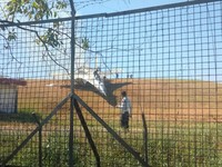 Pesawat Tempur Sukhoi TNI AU Tergelincir di Landasan Pacu 13 Bandara Sultan Hasanuddin. (Dok. Istimewa via Detikcom)