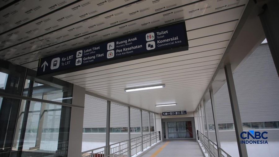 Suasana jelang beroperasinya Stasiun LRT Jakarta Manggarai, di Jakarta Senin (24/8/2026). (CNBC Indonesia/Faisal Rahman)