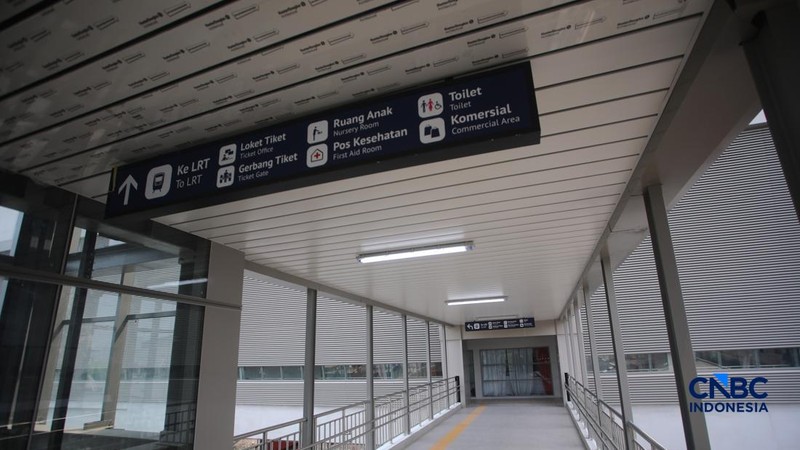 Suasana jelang beroperasinya Stasiun LRT Jakarta Manggarai, di Jakarta Senin (24/8/2026). (CNBC Indonesia/Faisal Rahman)