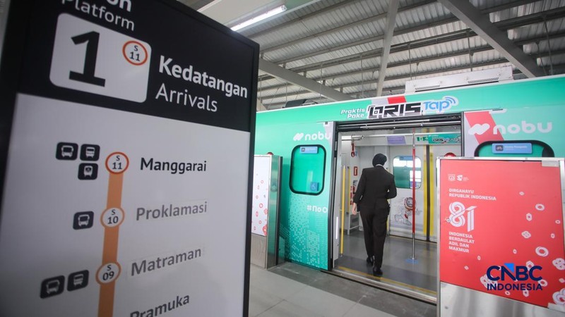 Suasana jelang beroperasinya Stasiun LRT Jakarta Manggarai, di Jakarta Senin (24/8/2026). (CNBC Indonesia/Faisal Rahman)