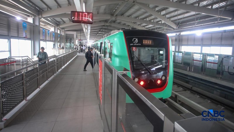 Suasana jelang beroperasinya Stasiun LRT Jakarta Manggarai, di Jakarta Senin (24/8/2026). (CNBC Indonesia/Faisal Rahman)