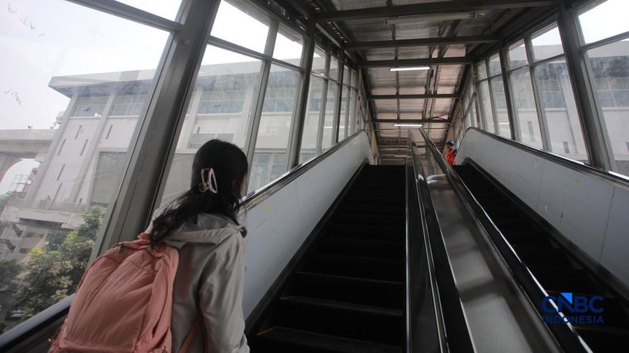 Suasana jelang beroperasinya Stasiun LRT Jakarta Manggarai, di Jakarta Senin (24/8/2026).