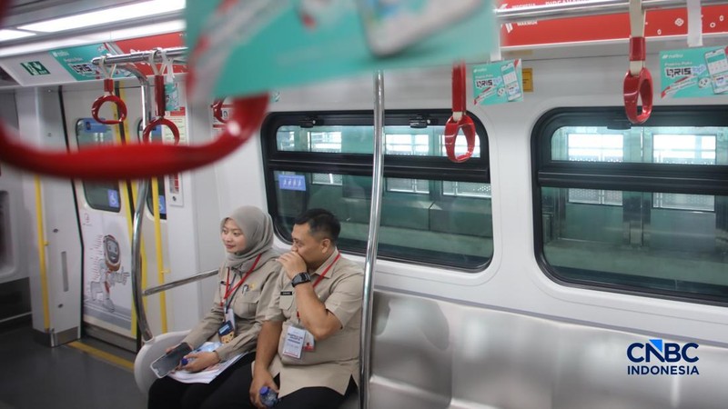 Suasana jelang beroperasinya Stasiun LRT Jakarta Manggarai, di Jakarta Senin (24/8/2026).