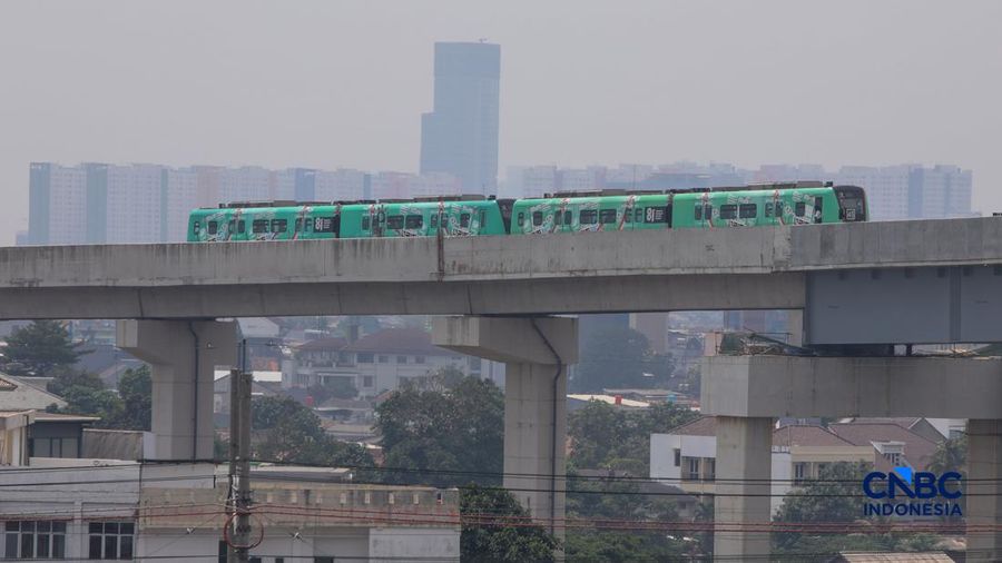Suasana jelang beroperasinya Stasiun LRT Jakarta Manggarai, di Jakarta Senin (24/8/2026).