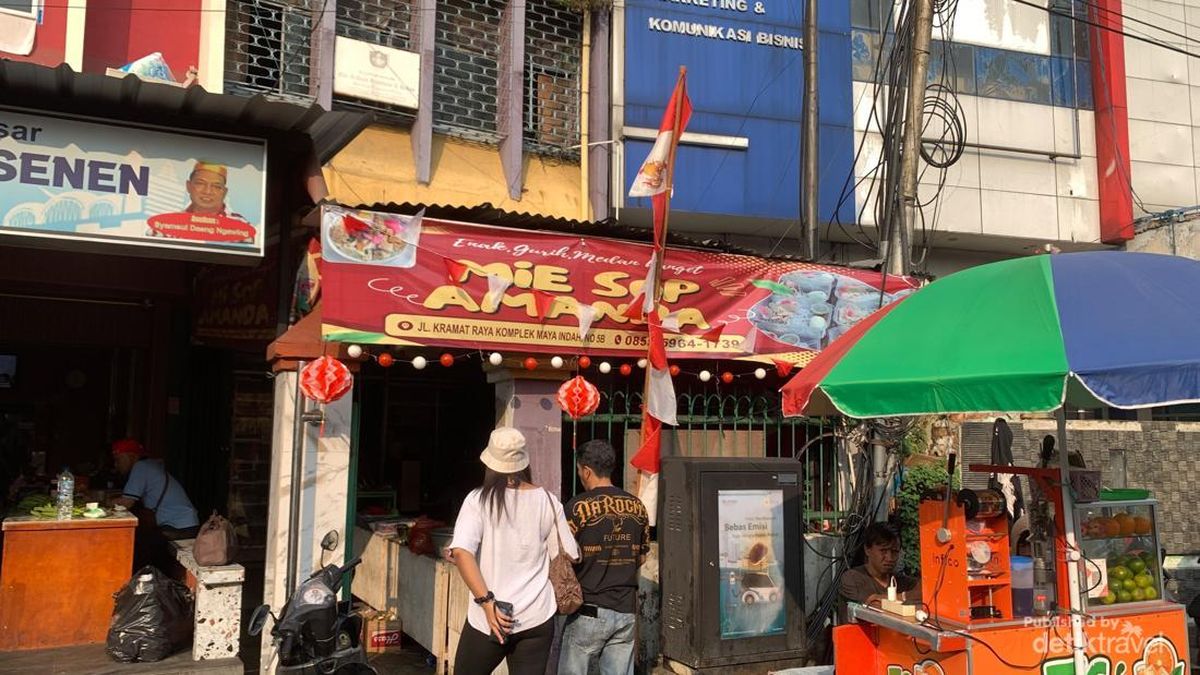 Hidden Gem, Nongkrong Dikelilingi Buku di Mie Sop Amanda