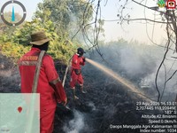 Upaya pemadaman karhutla oleh satgas darat di wilayah Kalimantan Tengah, Minggu (23/8). (Dok. Daops Manggala Agni Kalimantan III)