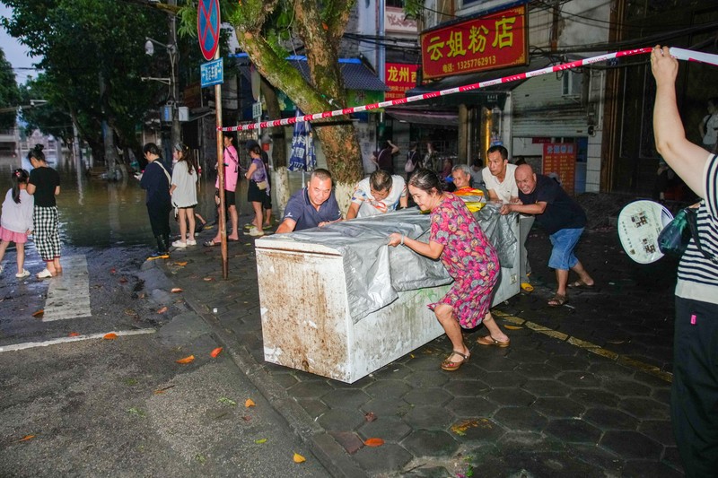 Floodwaters inundate a street lined with residential buildings after heavy rainfall brought by typhoon Narra caused flooding in Ningming county, Chongzuo, Guangxi Zhuang Autonomous Region, China August 24, 2026. cnsphoto via REUTERS   ATTENTION EDITORS - THIS IMAGE WAS PROVIDED BY A THIRD PARTY. CHINA OUT. NO COMMERCIAL OR EDITORIAL SALES IN CHINA