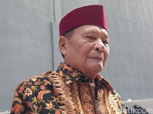 Kegiatan Bolot Setelah Kembali ke Rumah, Rebahan dan Kumpul Bareng Cucu
