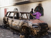 Kondisi mobil yang hangus terbakar setelah serangan mematikan oleh geng bersenjata, di pinggiran Port-au-Prince, di Kenscoff, Haiti, 24 Agustus 2026. REUTERS/Fildor Pq Egeder