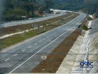 Jalan Tol Ibu Kota Nusantar (IKN), menghubungkan Kota Balikpapan dengan Kawasan Inti Pusat Pemerintahan (KIPP) Nusantara di Kalimantan Timur, Jumat (14/8/2026). (CNBC Indonesia/Tias Budiarto)