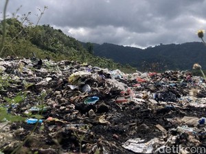 Gunungan Sampah di Eks TPA Sente Rawan Terbakar, DLHP Klungkung Pantau