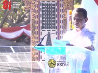 Menteri ESDM Bahlil Lahadalia dalam memberi sambutan pada acara Peluncuran Program PLTS 100 GWp, Kab. Jembrana, 25 Agustus 2026. (Tangkapan Layar Youtube)