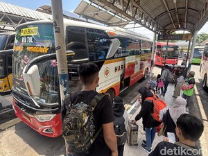 Libur Maulid Nabi, 27 Ribu Penumpang Padati Terminal Purabaya