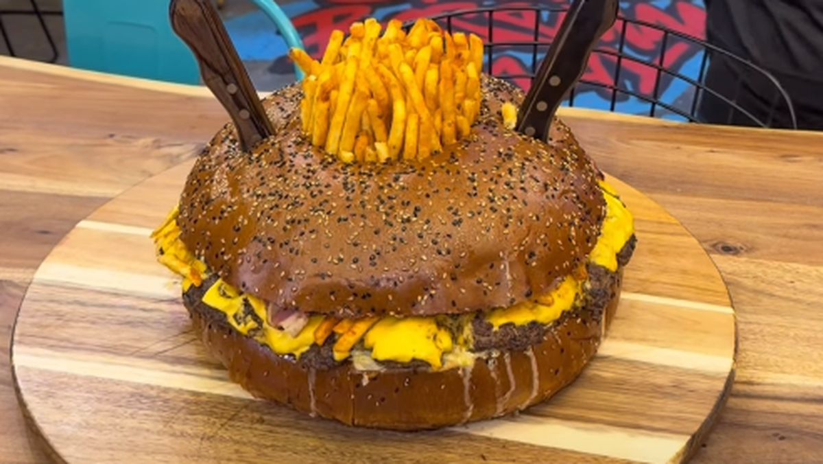 Viral! Burger Keju Seberat 5 Kg Bikin Foodies Penasaran