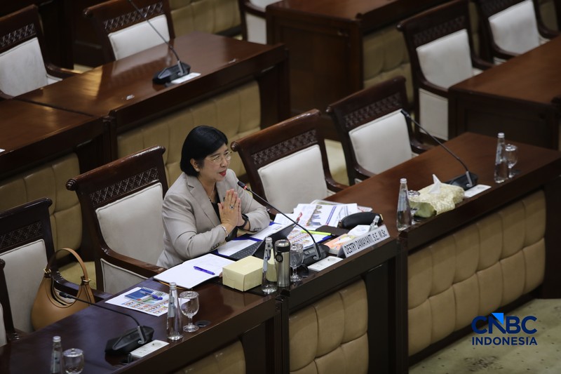 Calon Gubernur Bank Indonesia (BI), Destry Damayanti saat menjalani Uji Kelayakan atau Fit and Proper Test di Gedung DPR/MPR RI, Jakarta, Rabu (26/8/2026). (CNBC Indonesia/Faisal Rahman)
