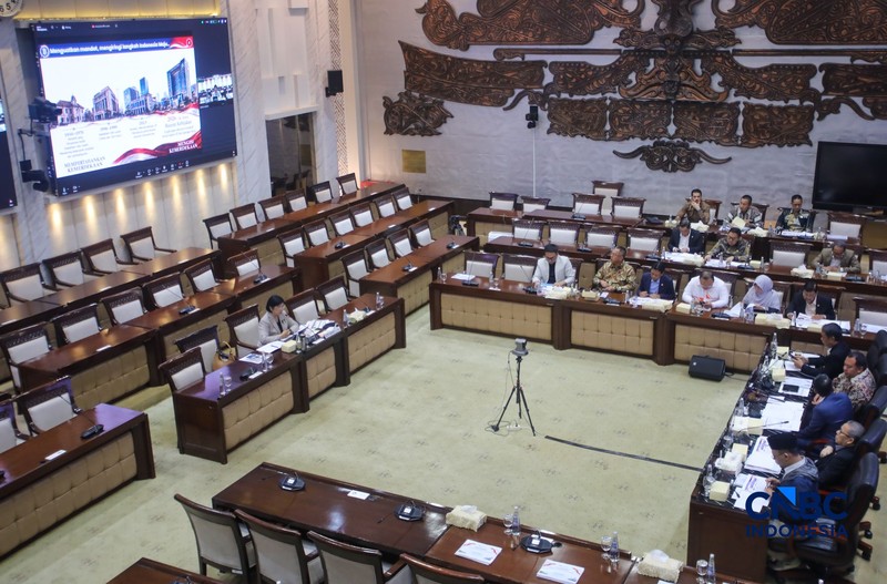 Calon Gubernur Bank Indonesia (BI), Destry Damayanti saat menjalani Uji Kelayakan atau Fit and Proper Test di Gedung DPR/MPR RI, Jakarta, Rabu (26/8/2026). (CNBC Indonesia/Faisal Rahman)