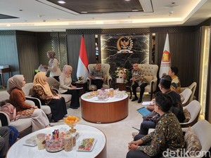 DPR Terima Perwakilan Guru Non-ASN, Bahas Kepastian Status di 2027