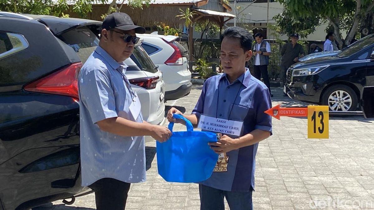 Eks Kadinkes Parepare Peragakan Penyerahan Uang Rp 600 Juta ke Eks Waka DPRD