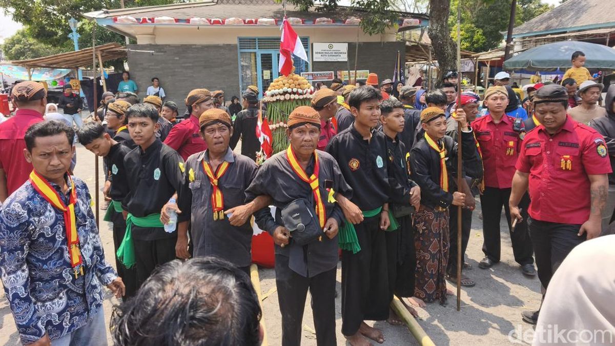 Gunungan Grebeg Maulud PB XIV Purbaya Dijaga Ketat Sebelum Jadi Rebutan