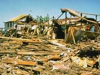 Kerusakan pada kejadian gempa di Flores tahjun 1992. (Dok. Repro jurnalbumi via disasterchannel.co/gempa-flores)