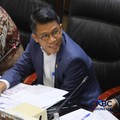 Ketua Komisi XI DPR RI, Mukhamad Misbakhun saat memimpin Uji Kelayakan atau Fit and Proper Test calon Gubernur Bank Indonesia (BI) di Gedung DPR/MPR RI, Jakarta, Rabu (26/8/2026). (CNBC Indonesia/Faisal Rahman)