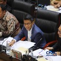 Ketua Komisi XI DPR RI, Mukhamad Misbakhun saat memimpin Uji Kelayakan atau Fit and Proper Test calon Gubernur Bank Indonesia (BI) di Gedung DPR/MPR RI, Jakarta, Rabu (26/8/2026). (CNBC Indonesia/Faisal Rahman)