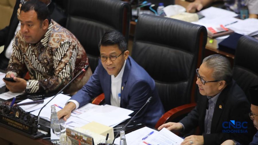 Ketua Komisi XI DPR RI, Mukhamad Misbakhun saat memimpin Uji Kelayakan atau Fit and Proper Test calon Gubernur Bank Indonesia (BI) di Gedung DPR/MPR RI, Jakarta, Rabu (26/8/2026). (CNBC Indonesia/Faisal Rahman)