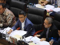 Ketua Komisi XI DPR RI, Mukhamad Misbakhun saat memimpin Uji Kelayakan atau Fit and Proper Test calon Gubernur Bank Indonesia (BI) di Gedung DPR/MPR RI, Jakarta, Rabu (26/8/2026). (CNBC Indonesia/Faisal Rahman)