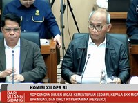 Komisi XII RDP dengan dirjen ESDM RI, dengan kepala SKK MIgas, Ketua BPH Migas dan Dirut pertamina, Rabu (26/8/2026). (Tangkapan layar youtube TVR Parlemen)