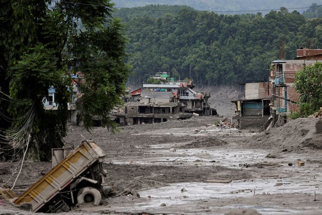 Lumpur menutupi rumah-rumah dan jalan setelah banjir bandang di Trishuli, distrik Nuwakot, Nepal, pada 26 Agustus 2026. Lumpur menutupi rumah-rumah dan jalan setelah banjir bandang di Trishuli, distrik Nuwakot, Nepal, pada 26 Agustus 2026.